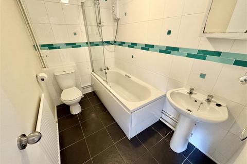 3 bedroom terraced house to rent, Alfriston Close, Luton, LU2 8QZ