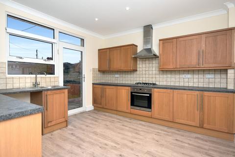 2 bedroom bungalow for sale, Eastwood Road, Rayleigh, Essex, SS6