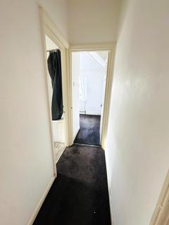 2 bedroom flat to rent, Hilliard Road, Northwood HA6