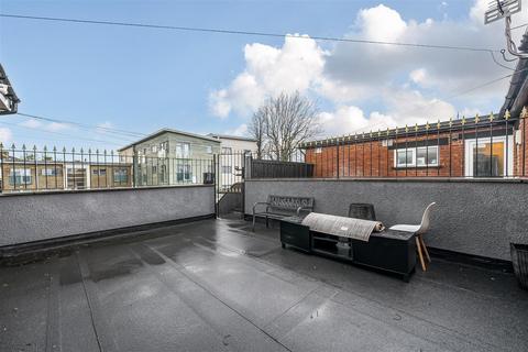3 bedroom flat for sale, Whitchurch