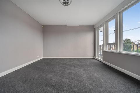 3 bedroom flat for sale, Whitchurch