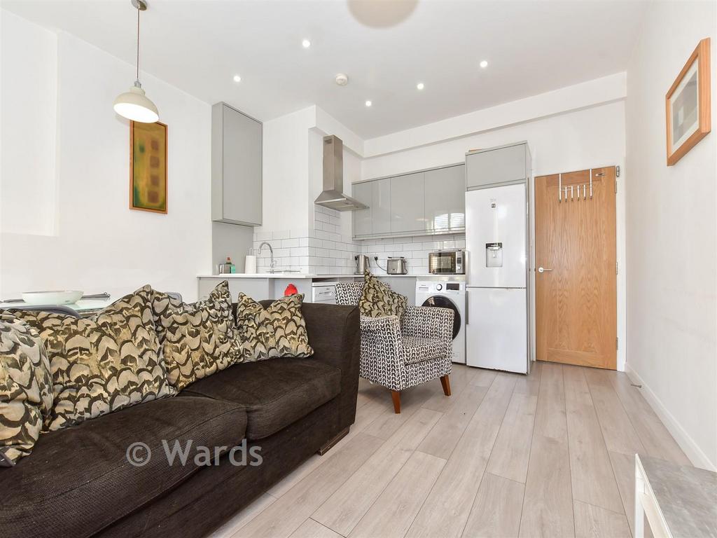 Kitchen/ Living Room