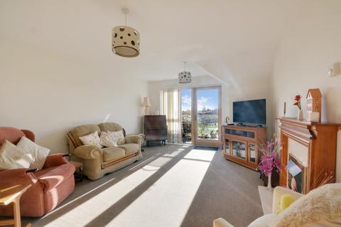 1 bedroom apartment for sale, at Alexandra Place, Southlake Crescent, Reading RG5