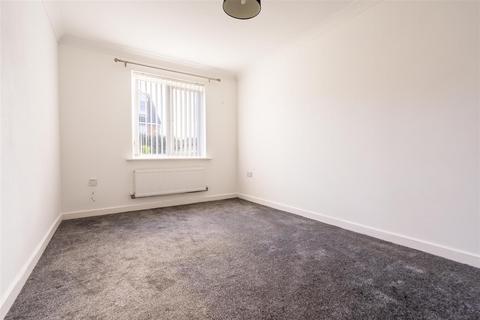 5 bedroom semi-detached house to rent, Harrington Way, Ashington