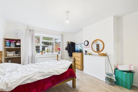 3 bedroom terraced house for sale, Sparrow Farm Drive, Feltham, Middlesex, TW14