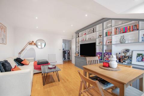 Wells Place, Earlsfield, London, SW18