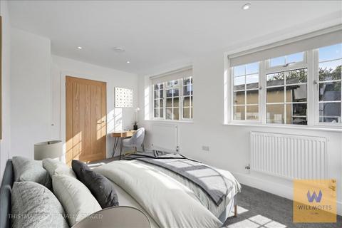 undefined, High Street, Thames Ditton, KT7
