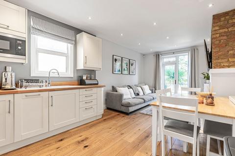 3 bedroom flat for sale, Lydden Grove, Earlsfield, London, SW18