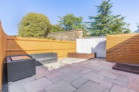 3 bedroom flat for sale, Lydden Grove, Earlsfield, London, SW18
