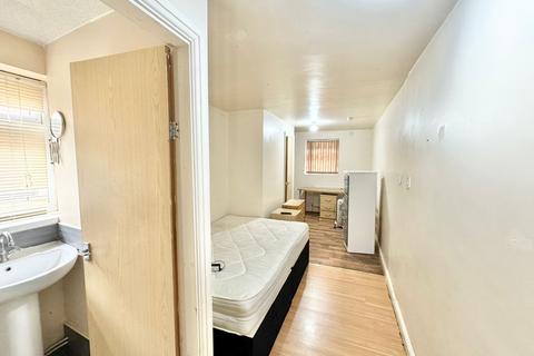1 bedroom in a house share to rent, Newhall Street, Birmingham B3