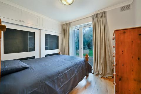 undefined, Queens Road, London SW19