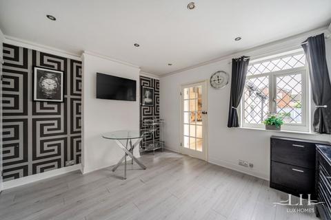 2 bedroom end of terrace house for sale, Wolseley Road, Romford