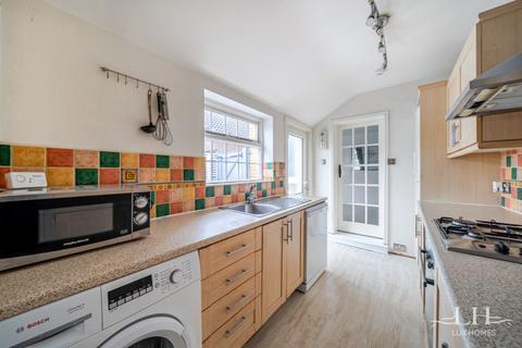 2 bedroom end of terrace house for sale, Wolseley Road, Romford