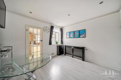 2 bedroom end of terrace house for sale, Wolseley Road, Romford