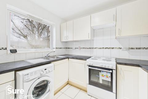 2 bedroom flat to rent, Cuffley Court, Hemel Hempstead, Hertfordshire, HP2 7LS