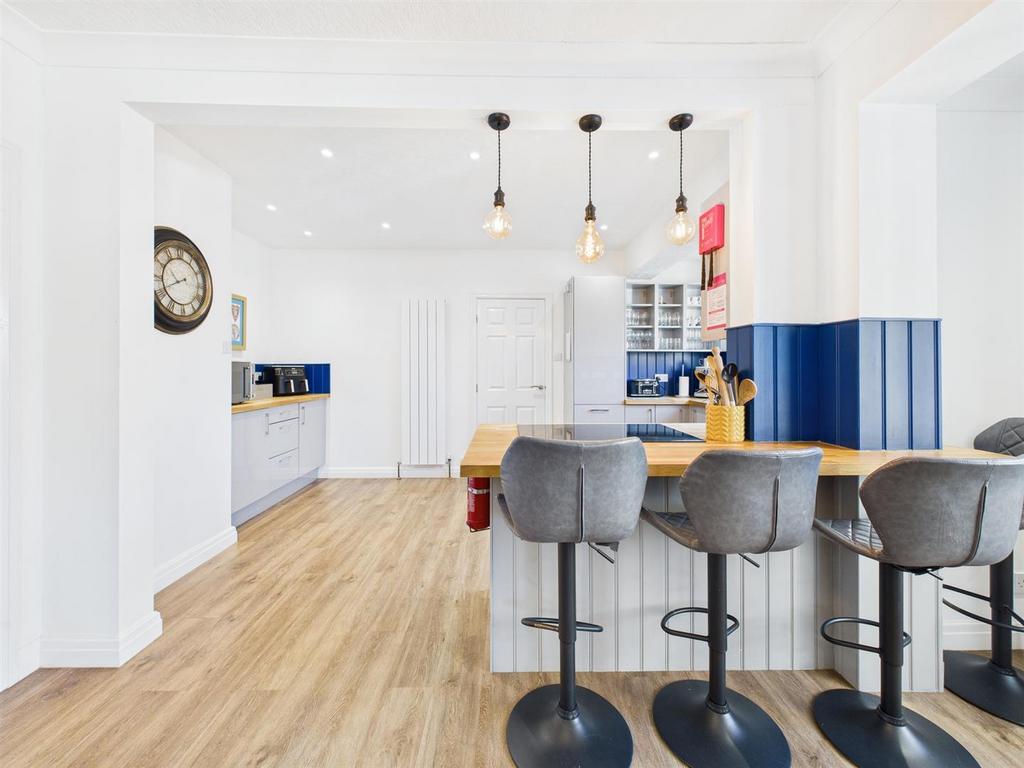 Kitchen: