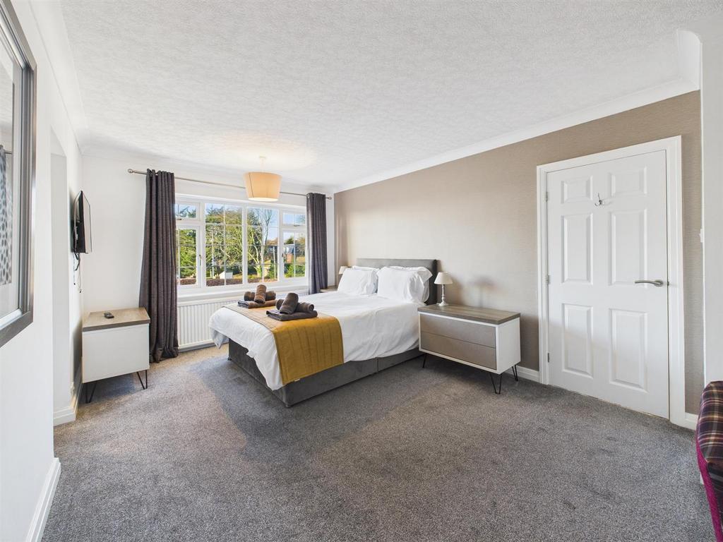 Bedroom: