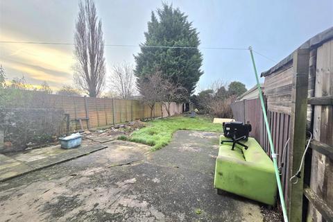 4 bedroom semi-detached house for sale, Willesby Road, Spalding