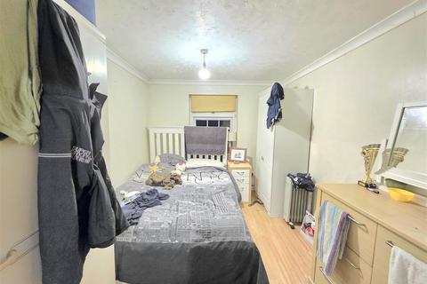 4 bedroom semi-detached house for sale, Willesby Road, Spalding