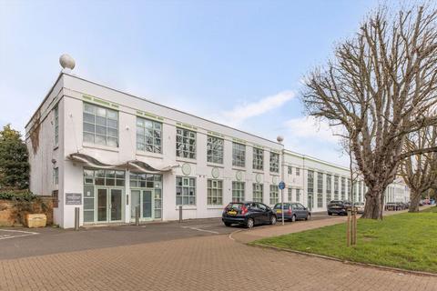 1 bedroom flat to rent, Chertsey Road, St Margarets TW1