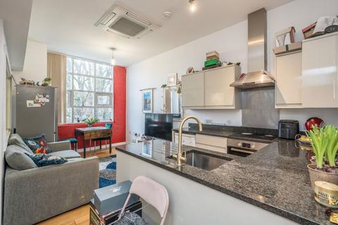1 bedroom flat to rent, Chertsey Road, St Margarets TW1