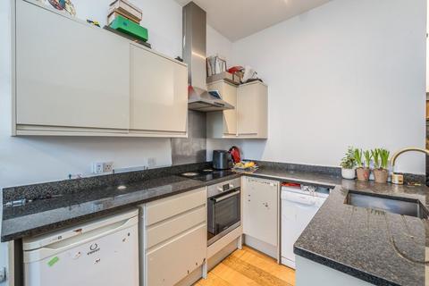 1 bedroom flat to rent, Chertsey Road, St Margarets TW1