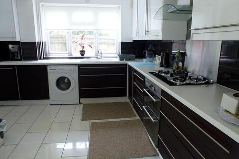 3 bedroom bungalow to rent, Mallory Road, Hove, BN3
