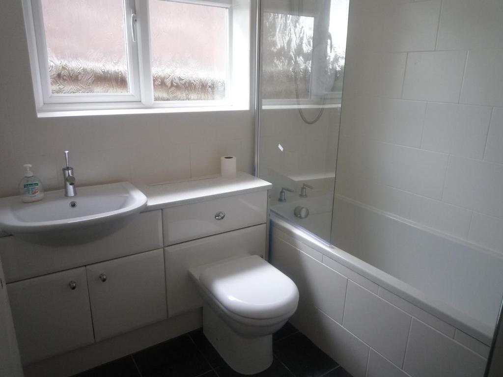 Mallory Road Bathroo