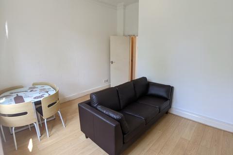 2 bedroom flat to rent, Amherst Rd, Manchester M14