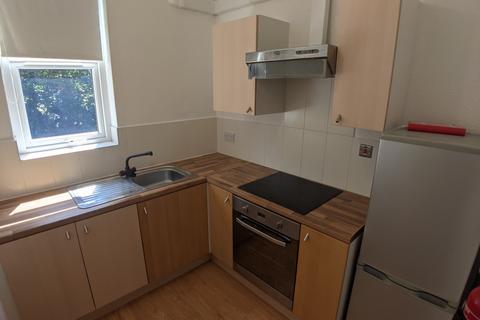 2 bedroom flat to rent, Amherst Rd, Manchester M14