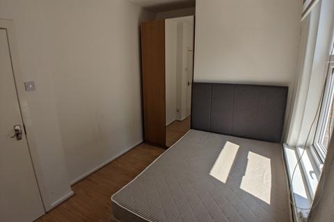 2 bedroom flat to rent, Amherst Rd, Manchester M14