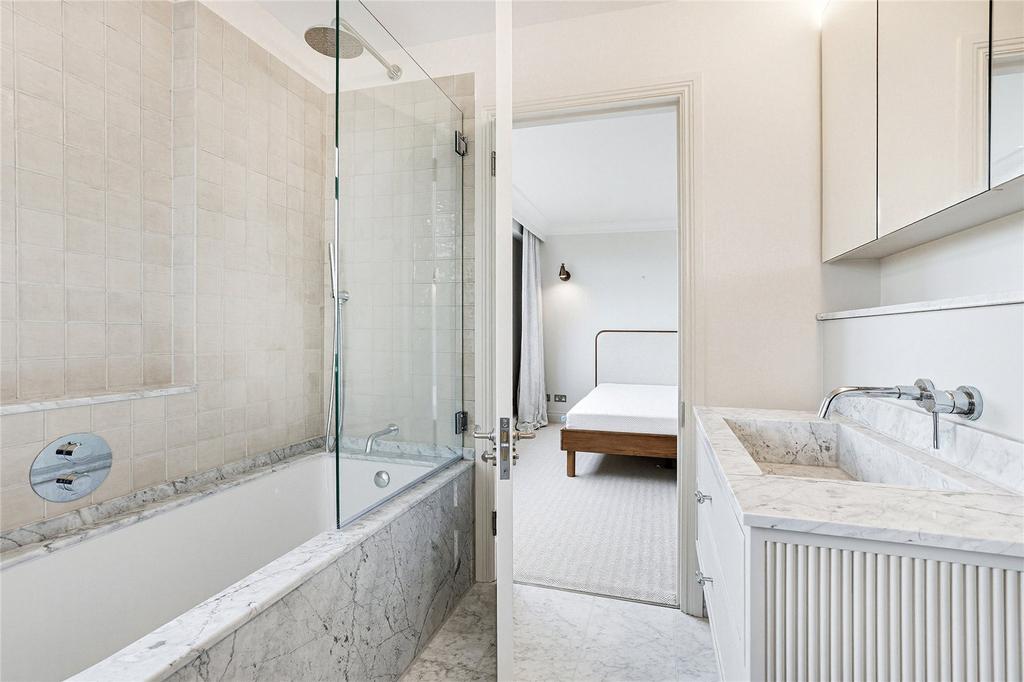 En Suite Bathroom