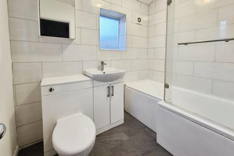 3 bedroom semi-detached house to rent, Cornlands Road, York YO24