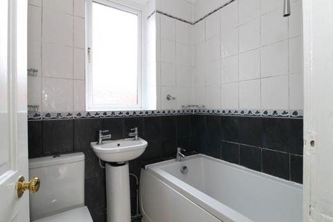 4 bedroom end of terrace house for sale, Lillieshall Road, Morden