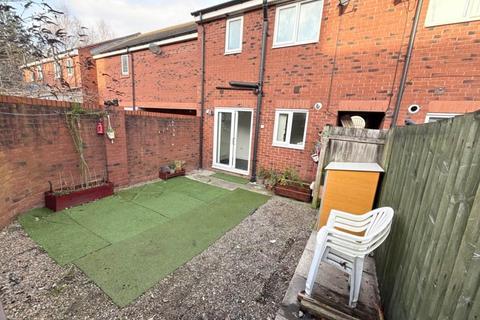 2 bedroom mews to rent, Claude Street, Warrington