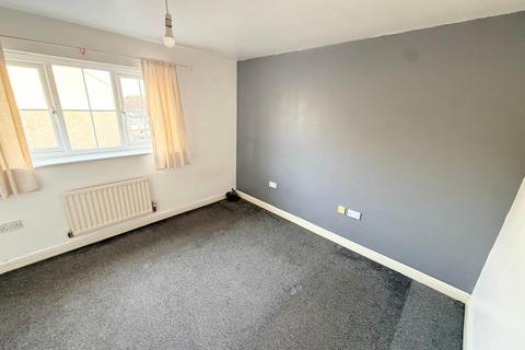 2 bedroom mews to rent, Claude Street, Warrington