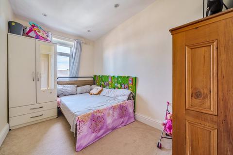 2 bedroom flat for sale, Faversham Road, Catford London, SE6