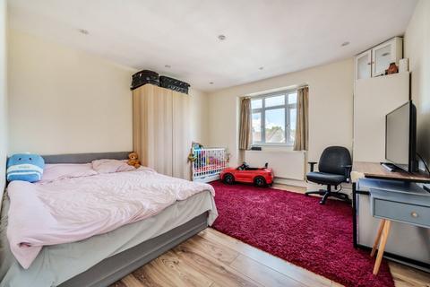 2 bedroom flat for sale, Faversham Road, Catford London, SE6