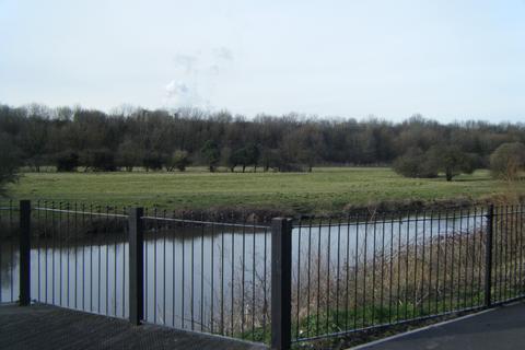 2 bedroom semi-detached house to rent, River View, Newark, Nottinghamshire, NG24
