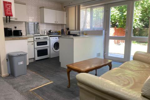 1 bedroom in a house share to rent, Room 2, Tyndall Walk, Woodgate, B32 3UN