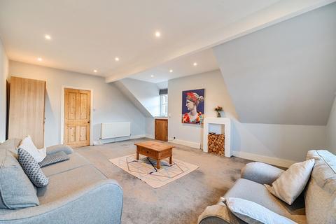 2 bedroom flat to rent, Grasmere Road, London SW16