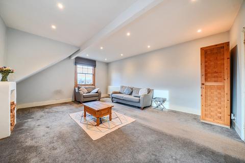 2 bedroom flat to rent, Grasmere Road, London SW16