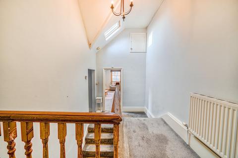 2 bedroom flat to rent, Grasmere Road, London SW16