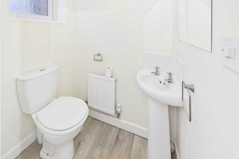 2 bedroom terraced house to rent, Kirkstall Road, Barnsley, S71
