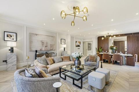3 bedroom flat to rent, Stratton Street, Mayfair, London