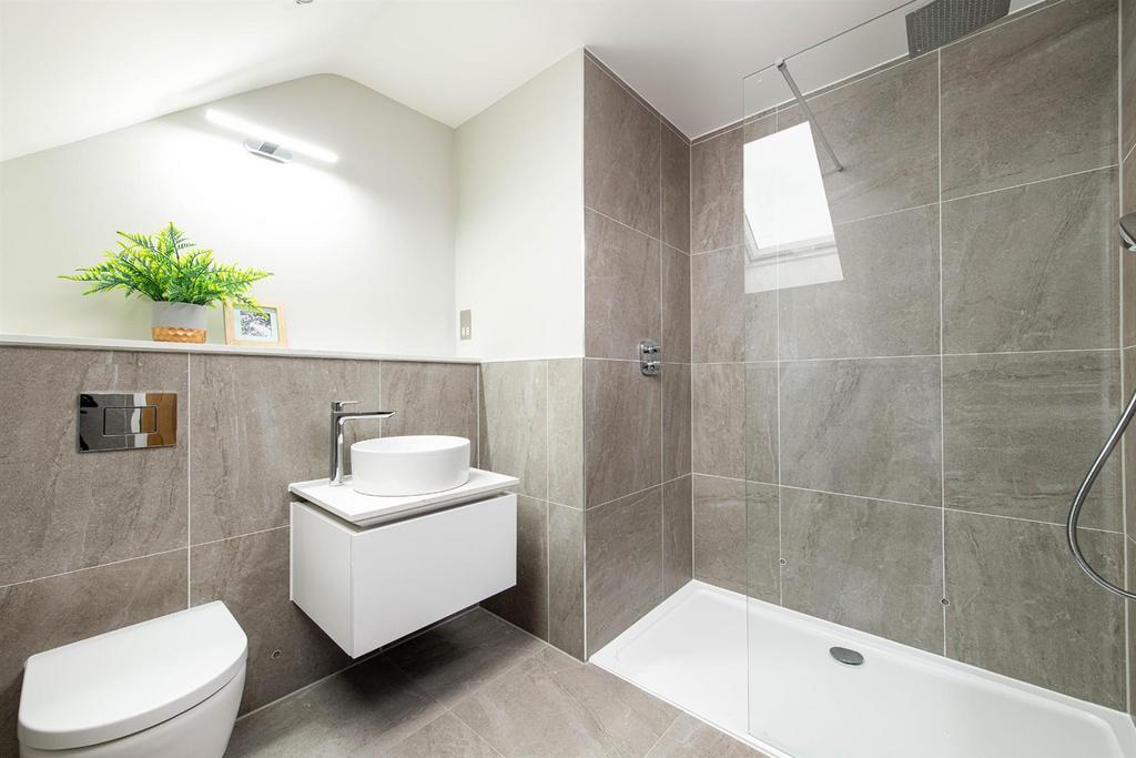 Bedroom1 Ensuite.jpg