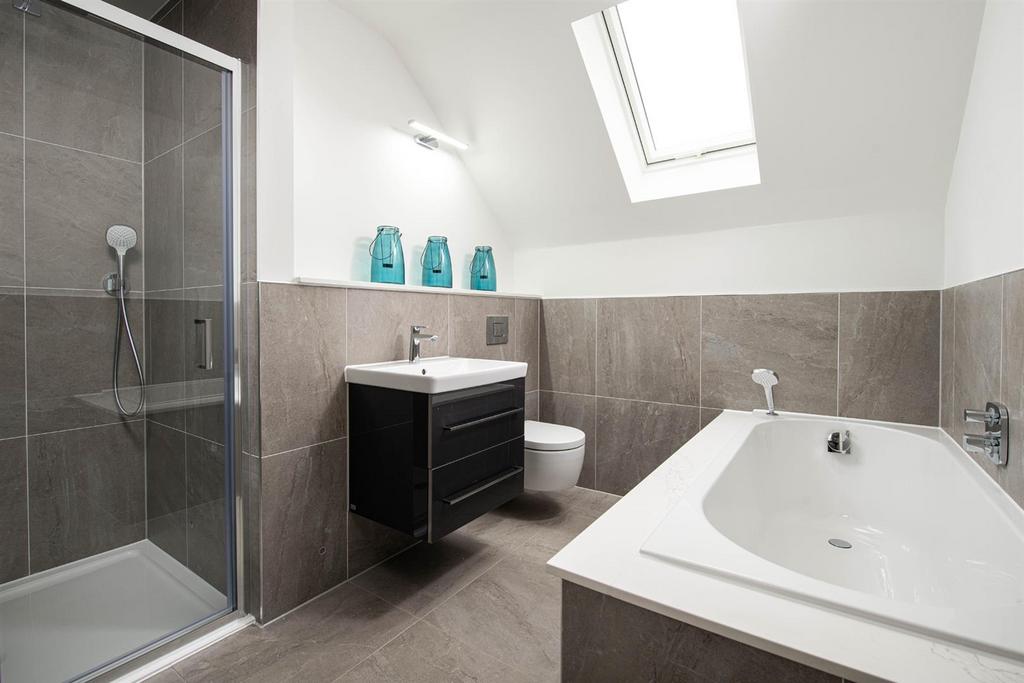 Bathroom 1.jpg