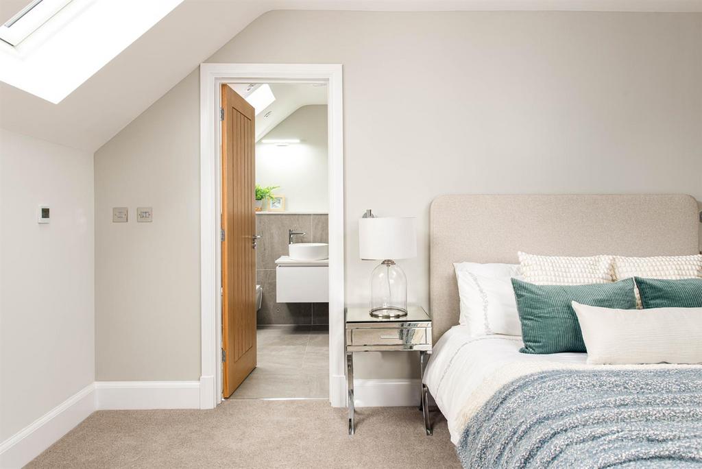 Bedroom1 3.jpg