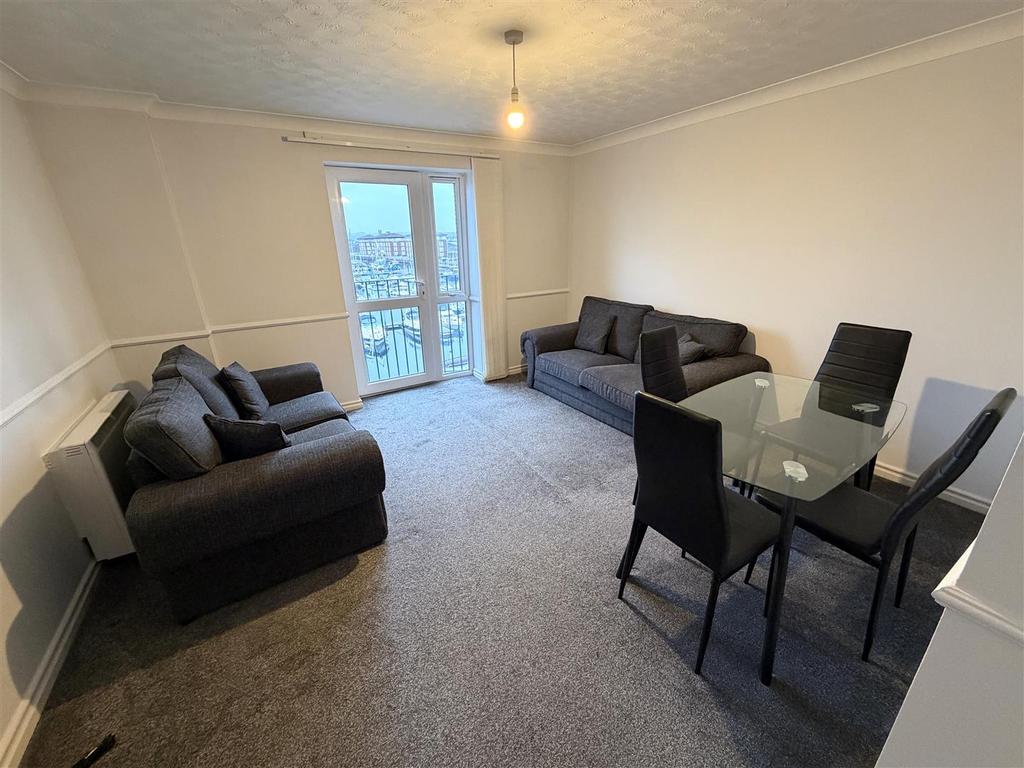Lounge/dining room