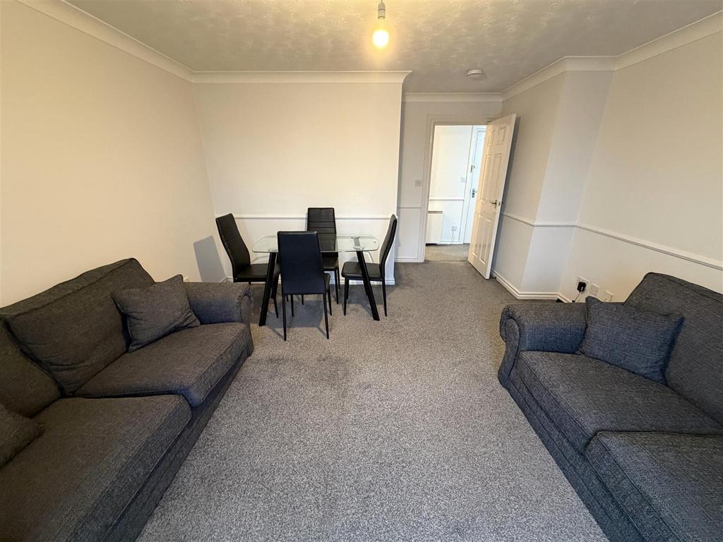 Lounge/dining room